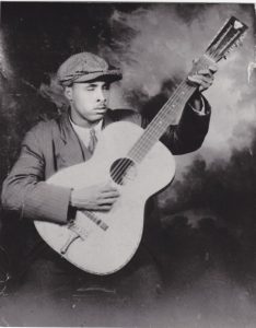 Willie McTell with his Tonk 12, late 1920s.